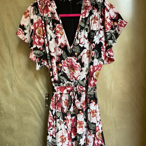 White House Black Market Dresses & Skirts - WHBM floral Dress